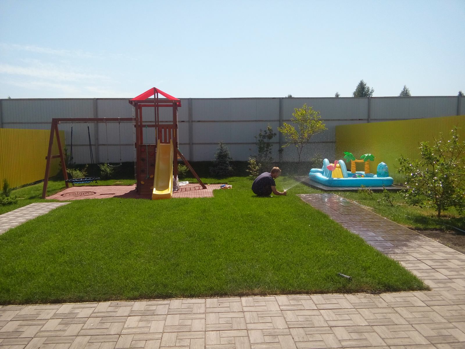 Обложка проекта: Минималистичный сад при таунхаусе