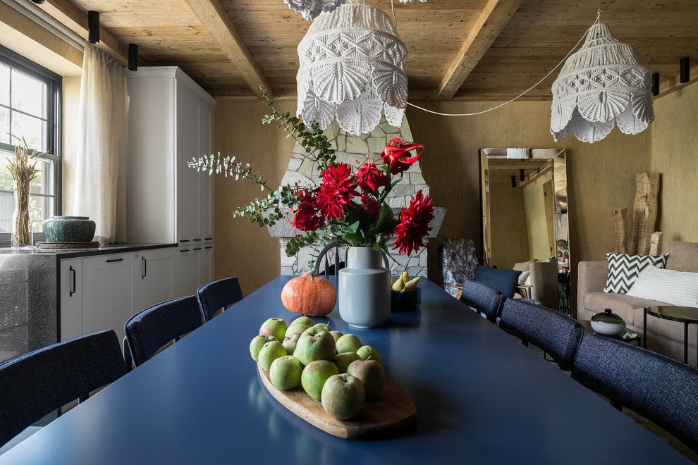 Кухня-гостиная в сланце и кружевах