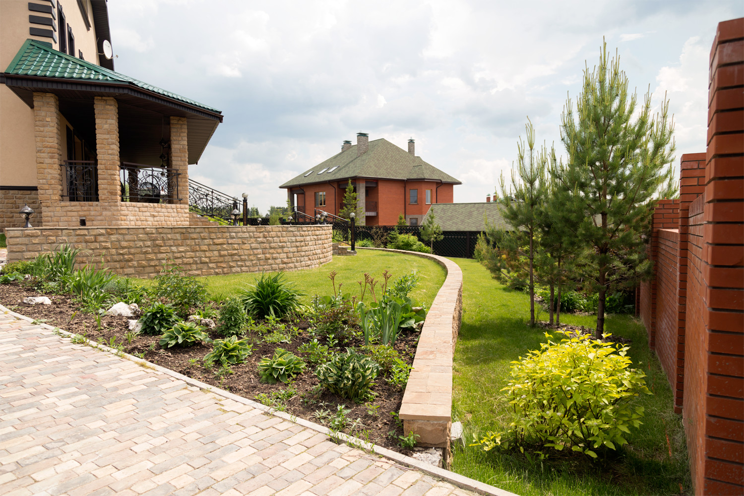 Ландшафтный дизайн участка "Зеленый камень"