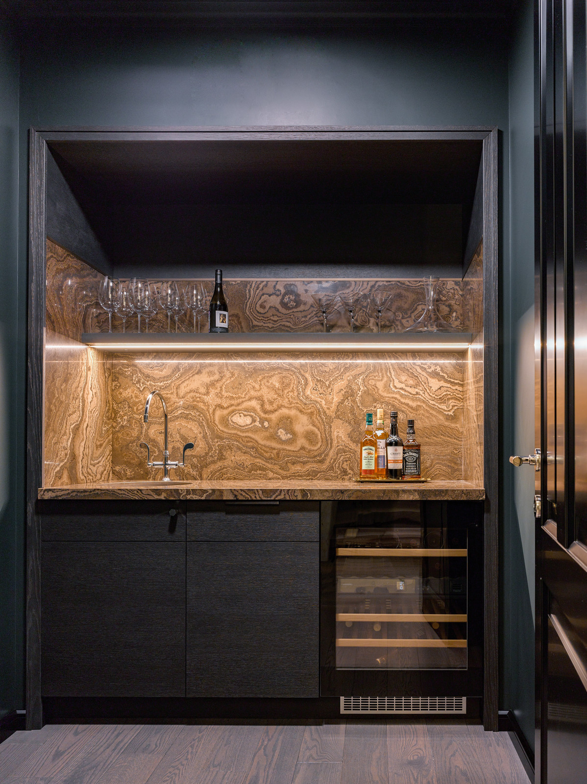 Houzz тур: Таунхаус в тёмных тонах