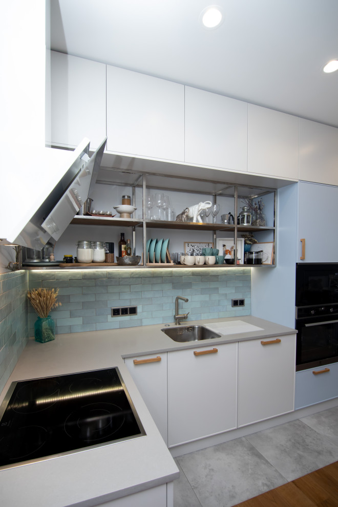 Светлая кухня в неоклассическом стиле