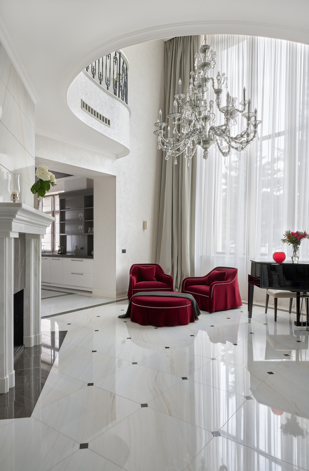 Большой загородный дом