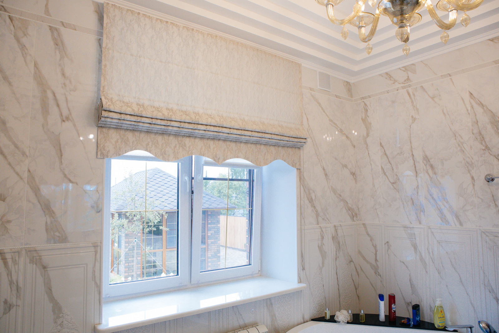 Обложка проекта: Римская штора для ванной комнаты "эффект мрамора"