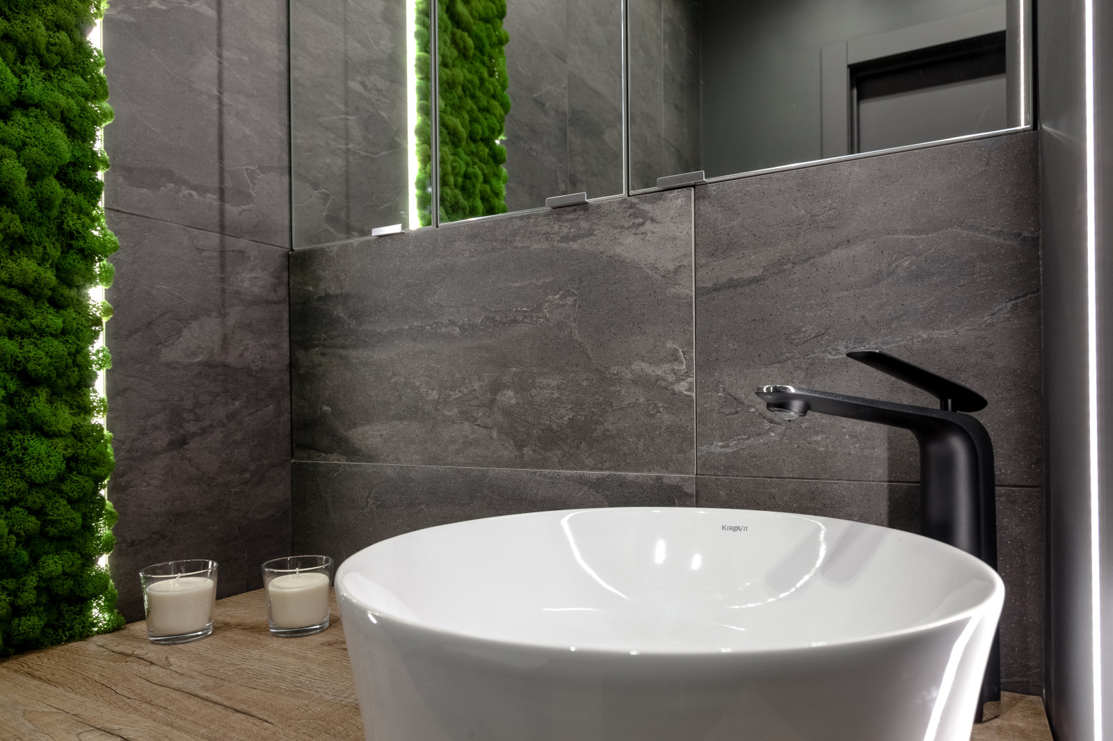 Проект с черными ванными комнатами