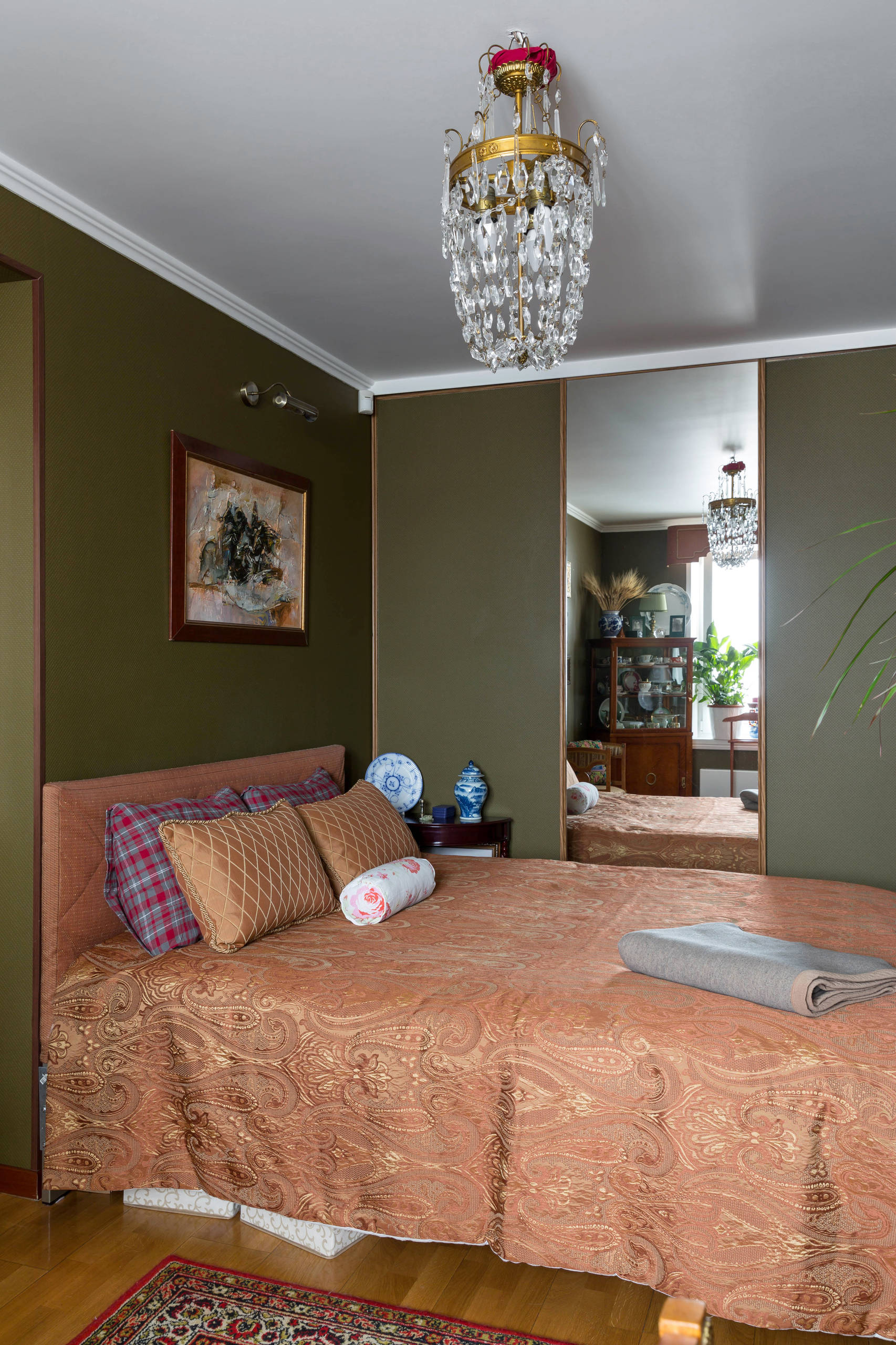 В гостях: Квартира юного ценителя антиквариата