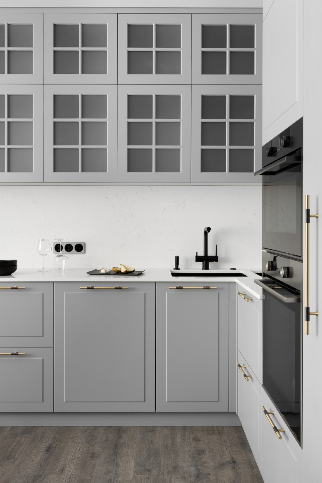 Квартира для семейной пары в серых и бежевых тонах