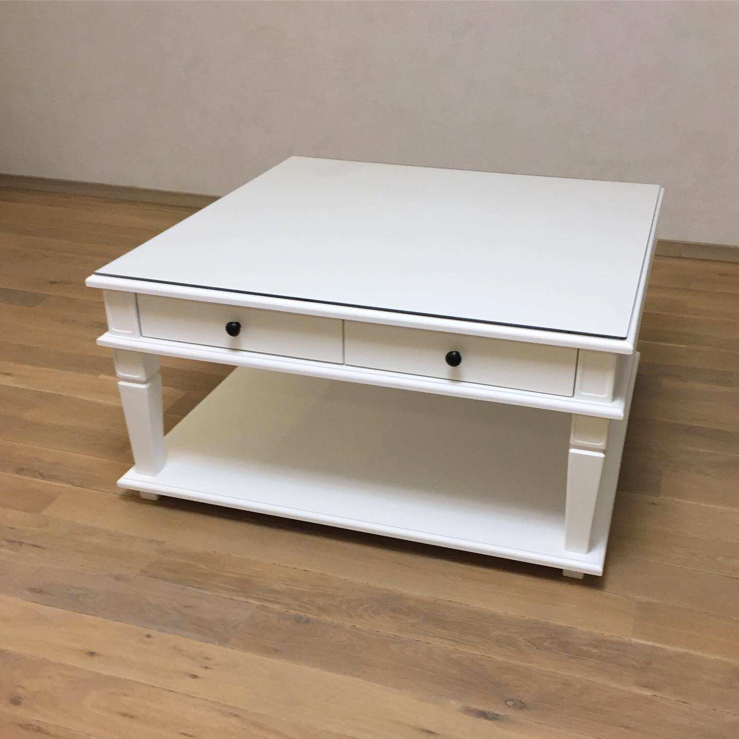 Семейная гостиная из массива бука