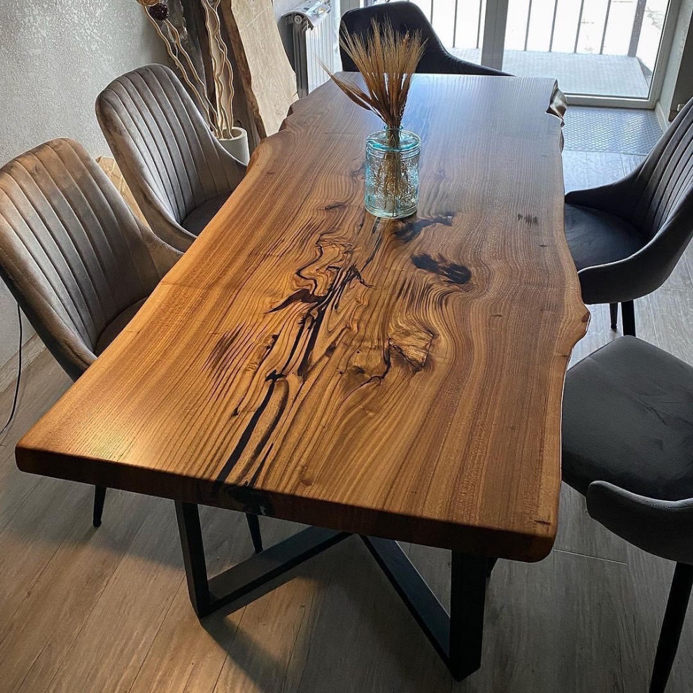 Обложка проекта: Стол из массива Карагача