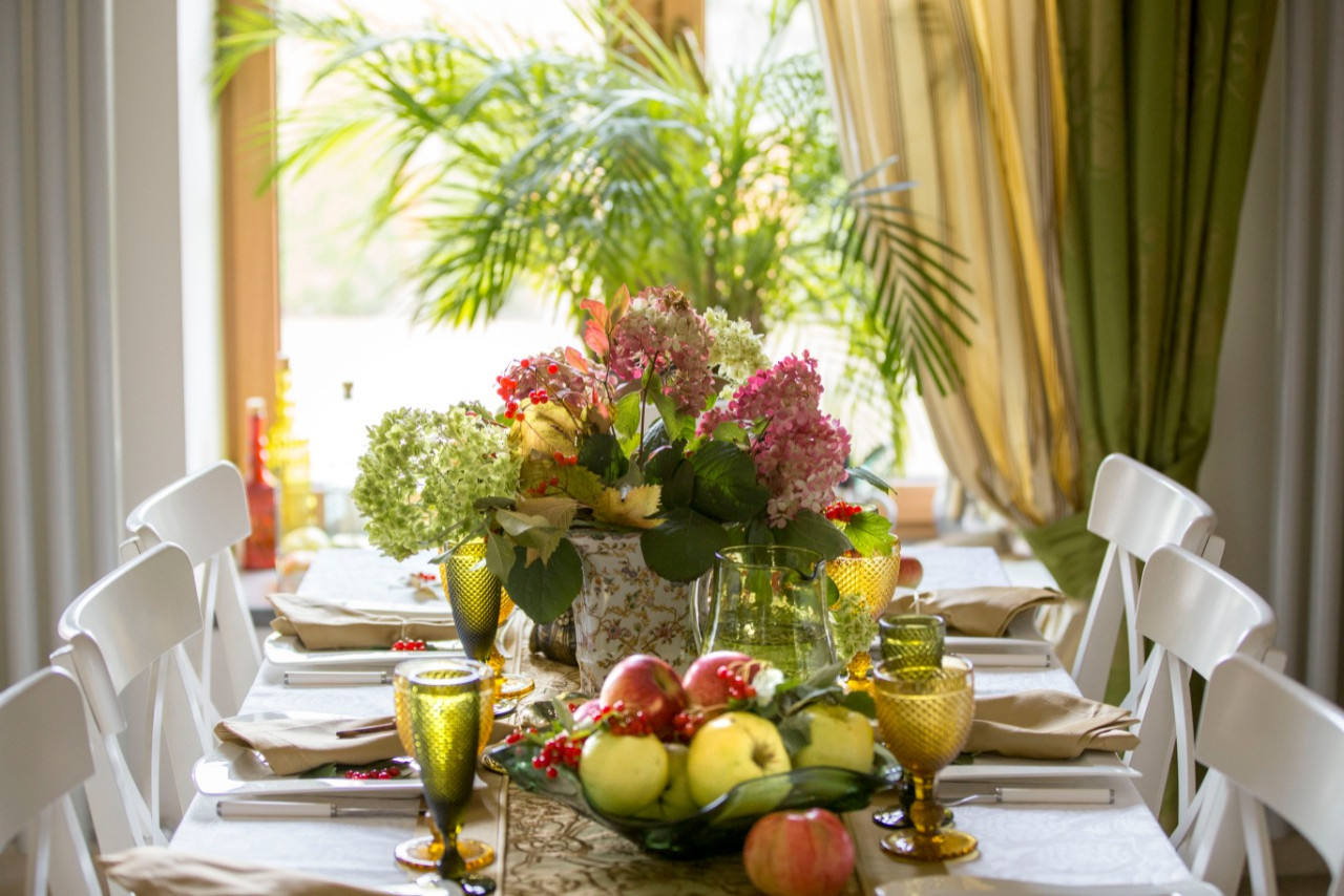 Обложка проекта: Осенняя сервировка стола в загородном доме