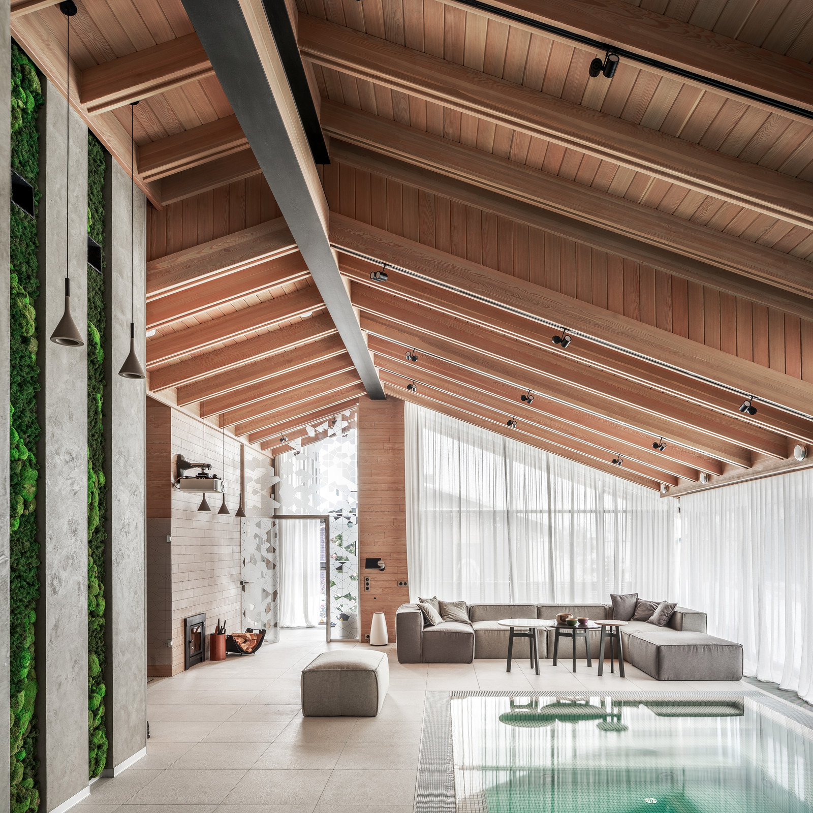 Бассейн в загородном доме