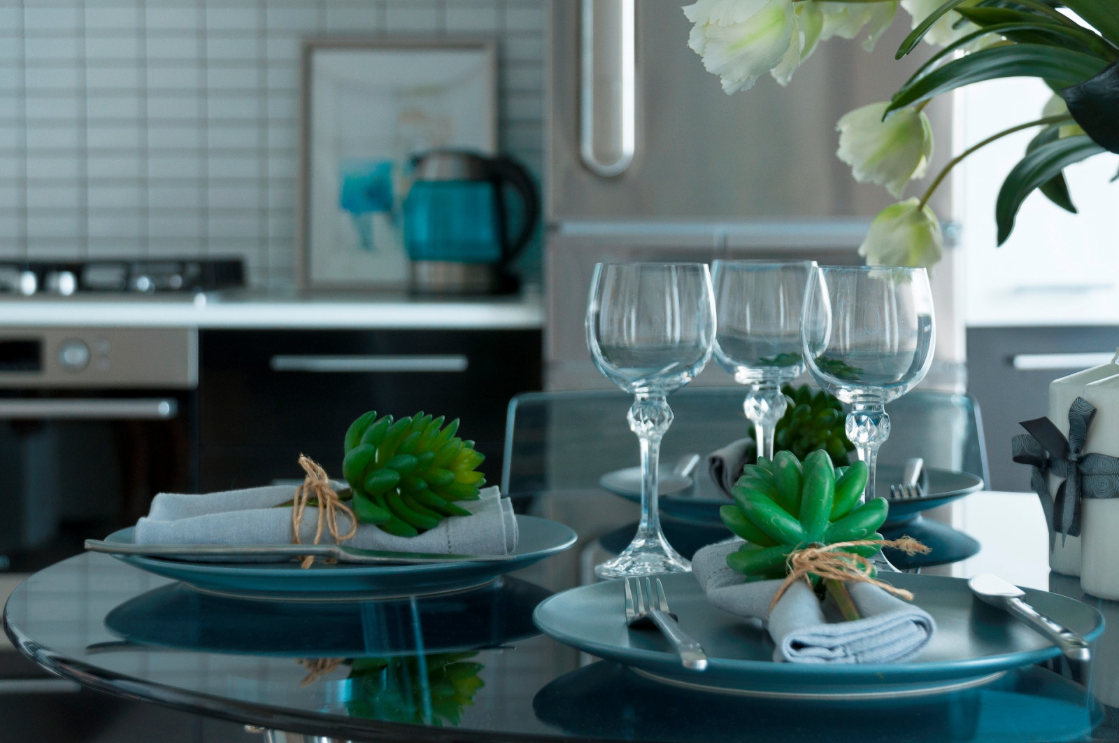 Бирюзовые акценты. Интерьерная фотосъемка квартиры-студии.