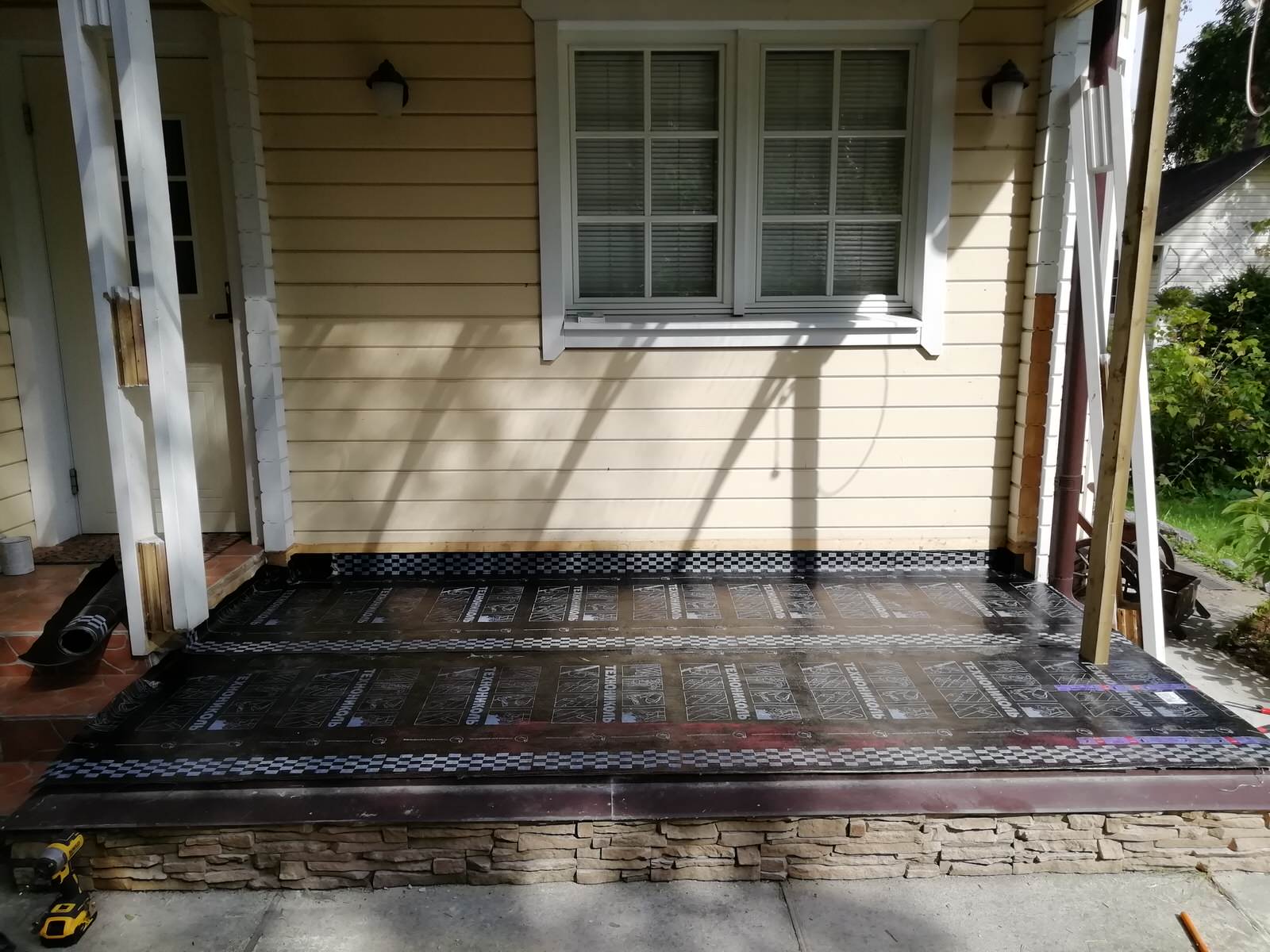 Небольшая реконструкция террасы с ограждениями, в Репино