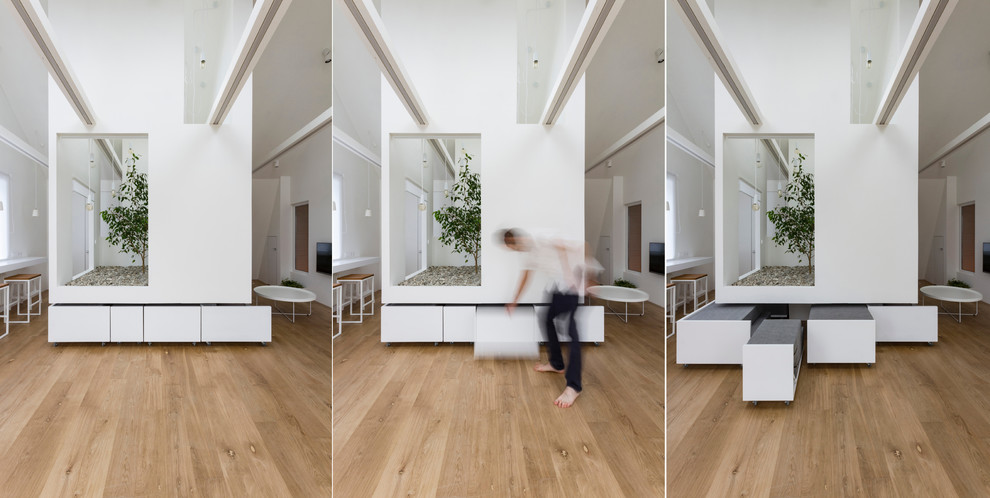 Проект недели: Мансарда с живым деревом «в кубе»