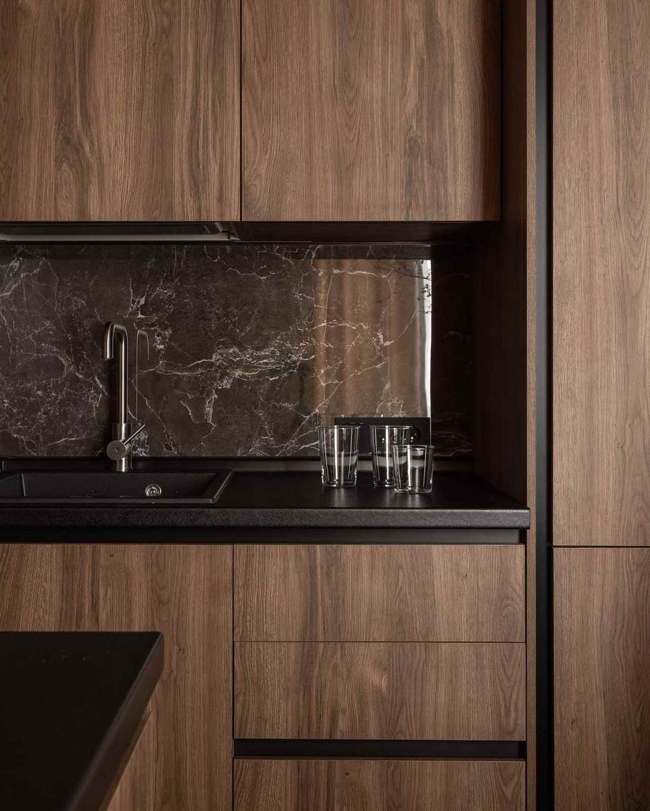 Интерьер квартиры-студии с карамельно-коричневой гаммой