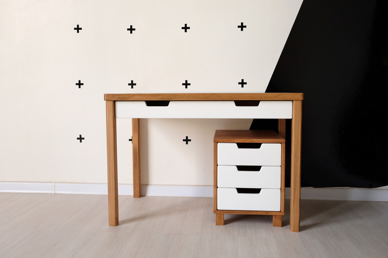 Письменный стол