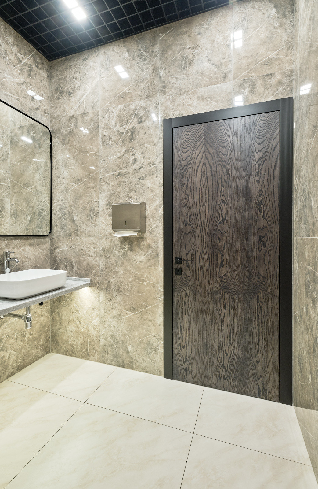 Высокие дубовые двери. 100% массив дуба.