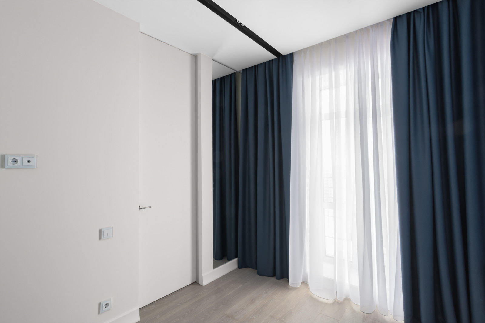 Просторная двухуровневая квартира в современном стиле