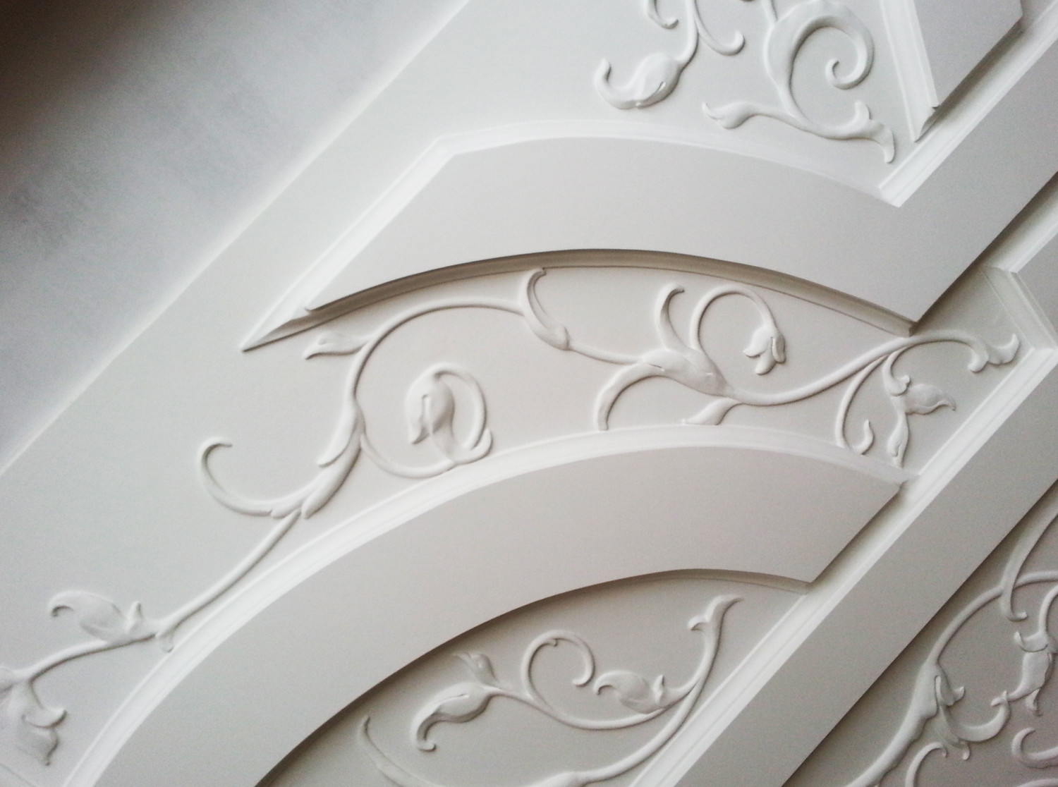 Деталь оформления потолка в кабинете