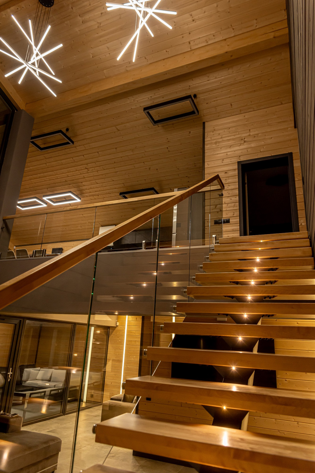 Обложка проекта: Лестница на монокосоуре со стеклянным ограждением