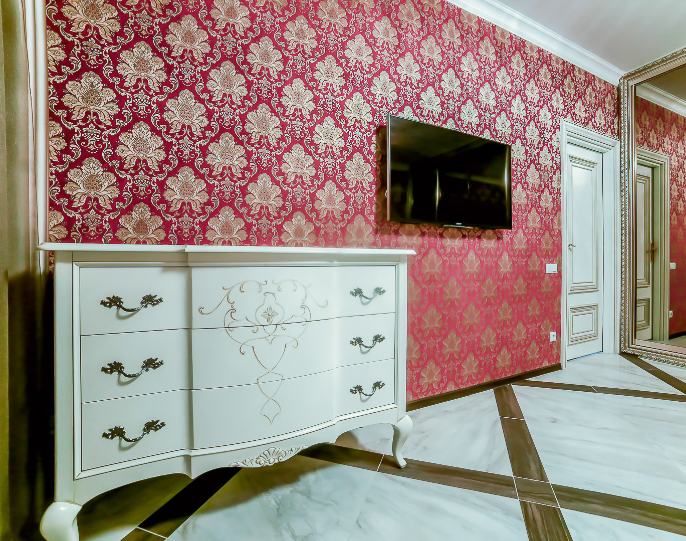 Классический интерьер трехкомнатной квартиры