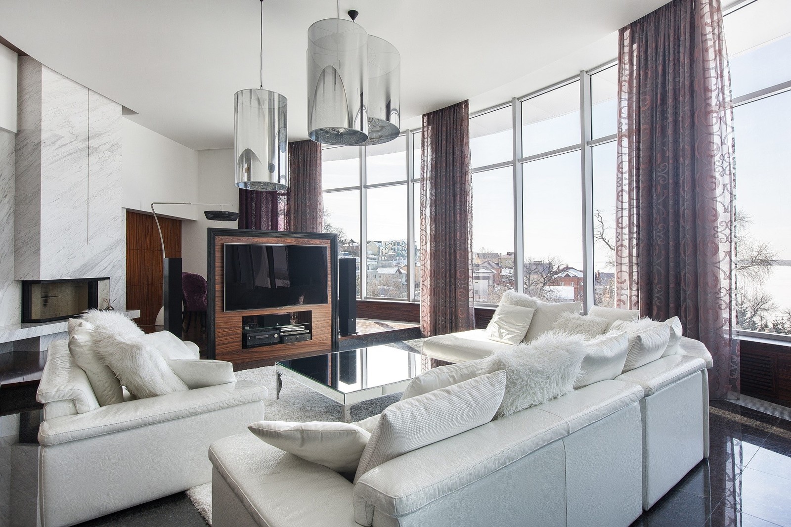 Дом с бассейном