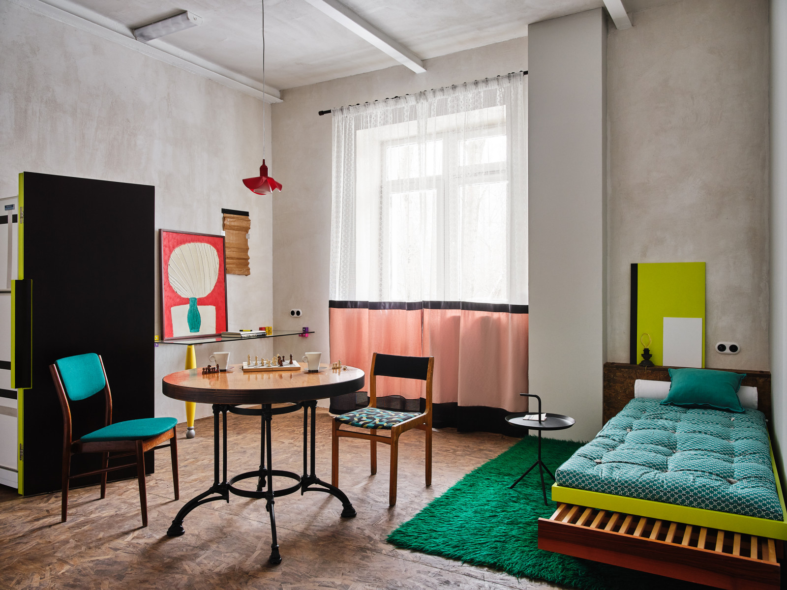 Houzz тур: Эффектный интерьер в рамках крошечного бюджета