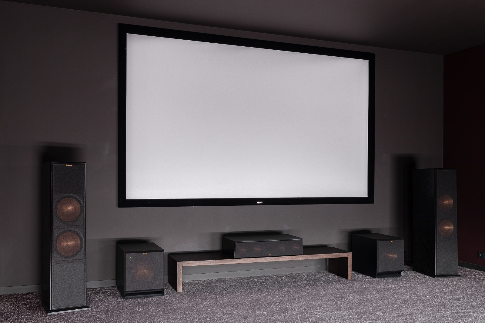 Персональный кинозал Монолит