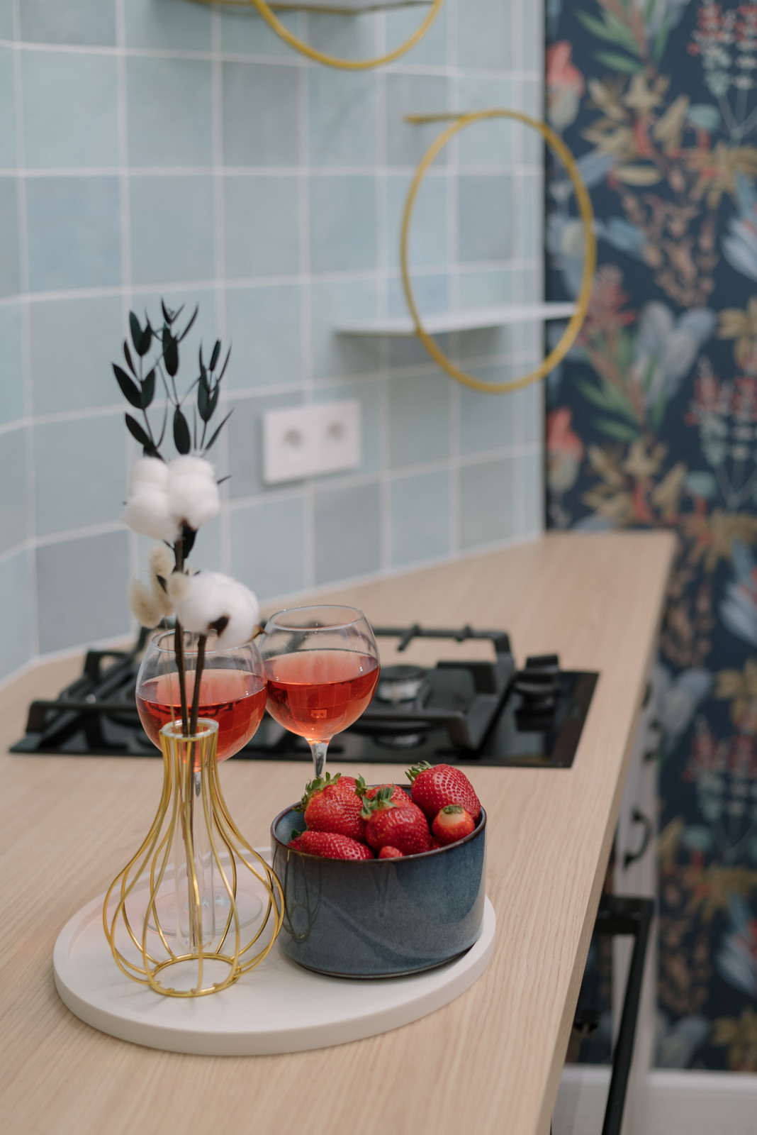 Реализация проекта в старом фонде СПб, квартира с камином.