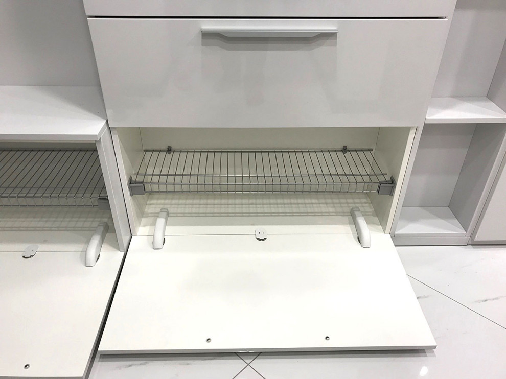 Глянцевый шкаф для прихожей