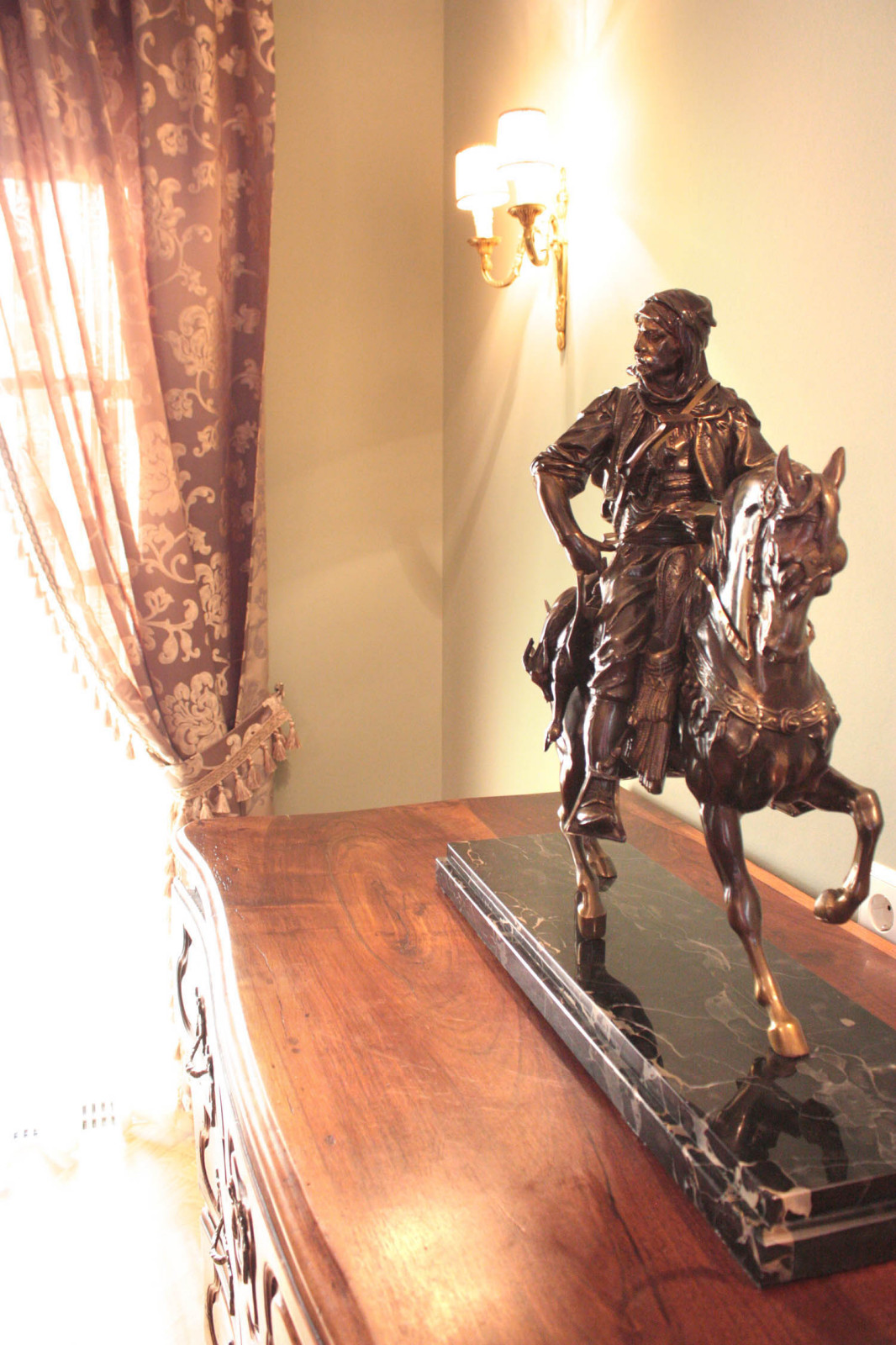 Recreating the Interior of the Chekhov’s Period in a Suburban Residence