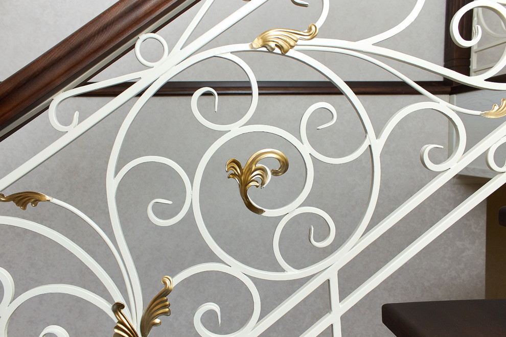 Лестница на закрытом каркасе