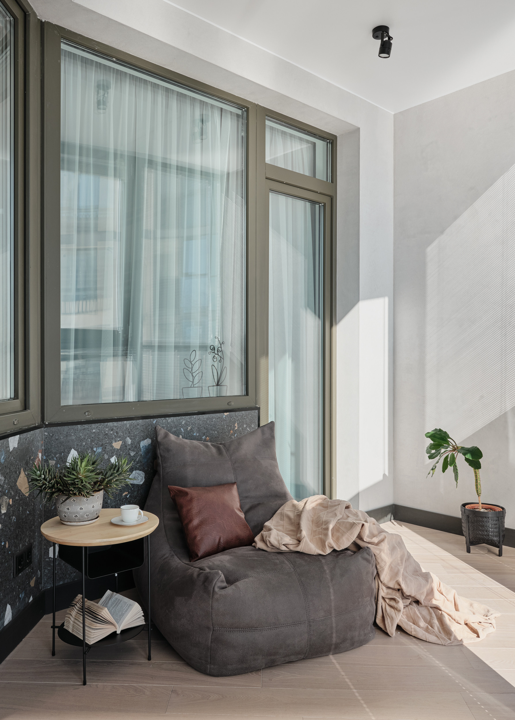 Поиск планировки: Студия с иллюминатором в Питере [4 варианта]