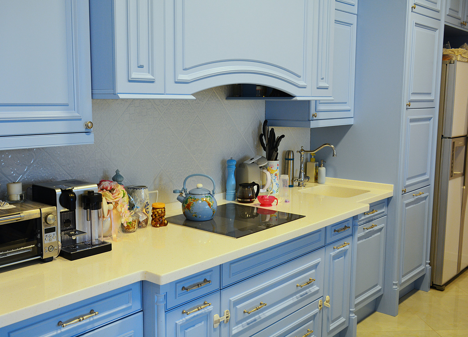 Кухня в квартире. Москва. Алые паруса.