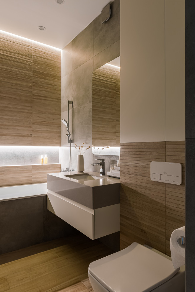 на стороне монохрома