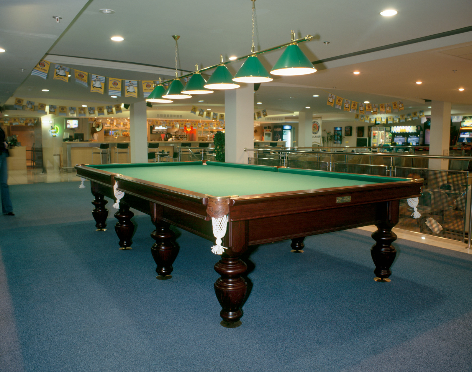Бильярдные столы и комнаты