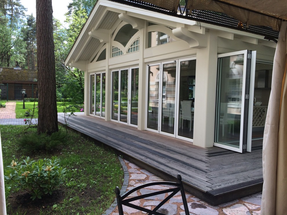 Складные двери в гостевом доме в Ленинградской области