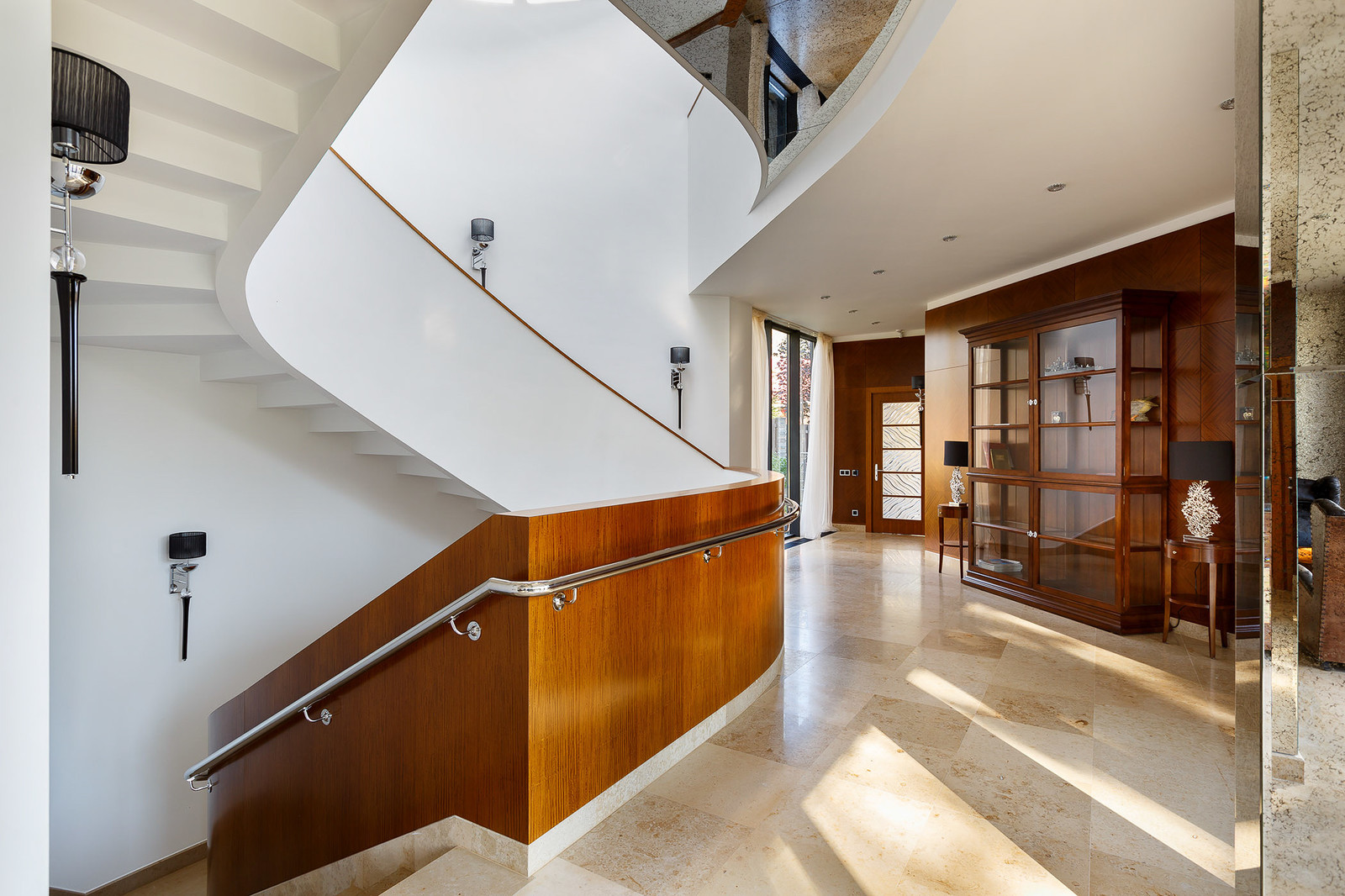 Кинозал в поселке Лемболово Пещера драконов