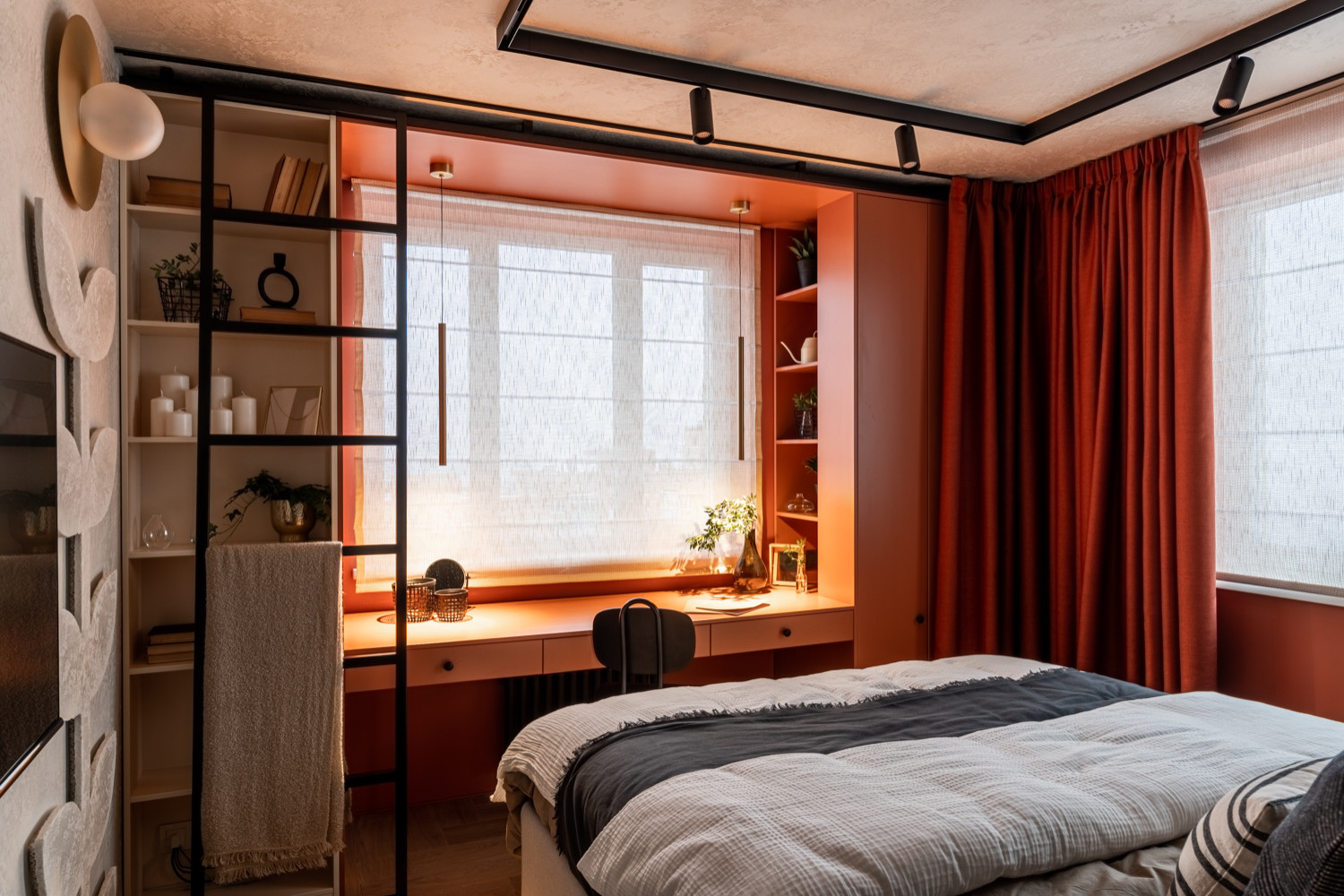 Спальня с огоньком