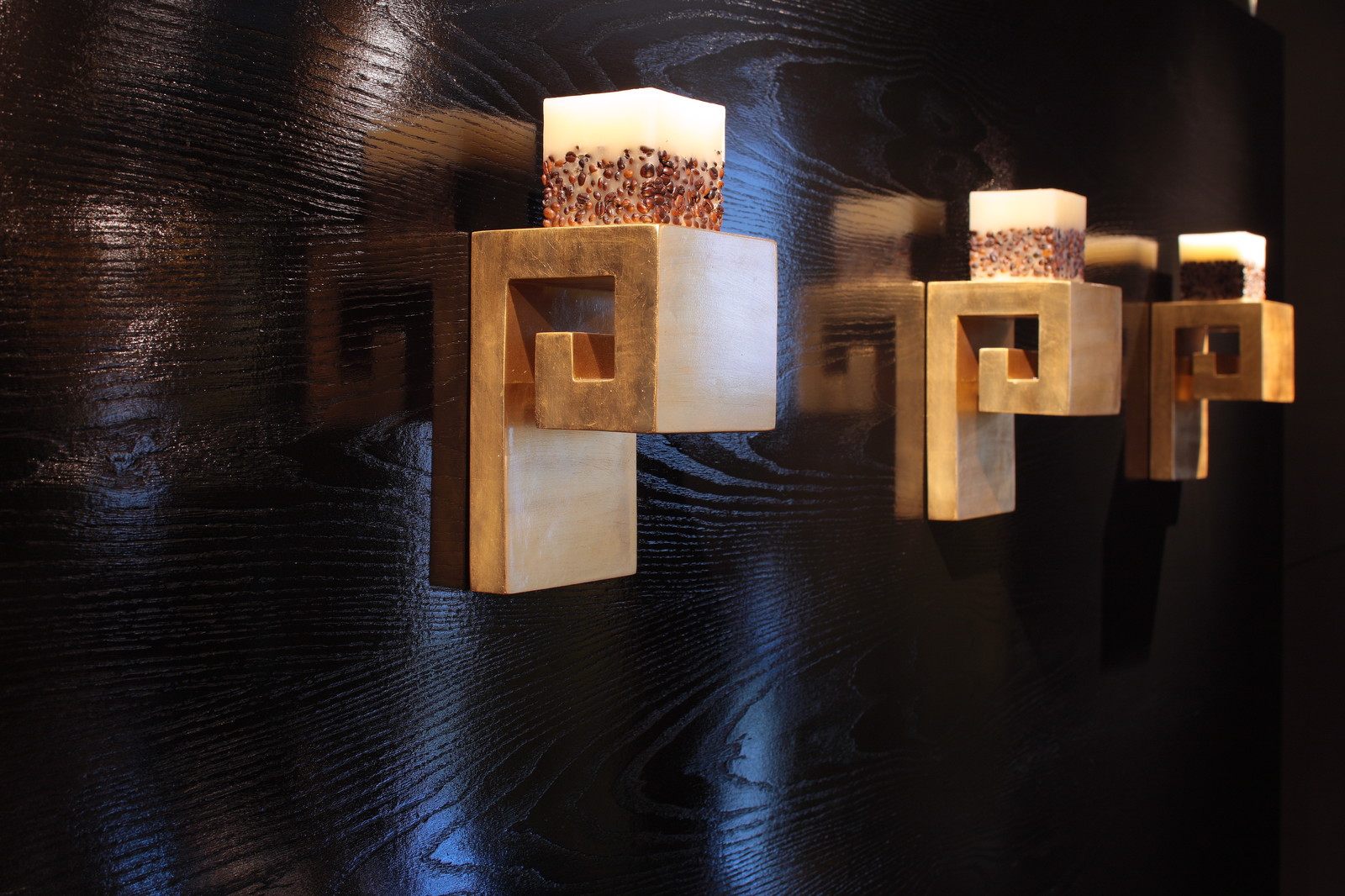 Классика в темных тонах