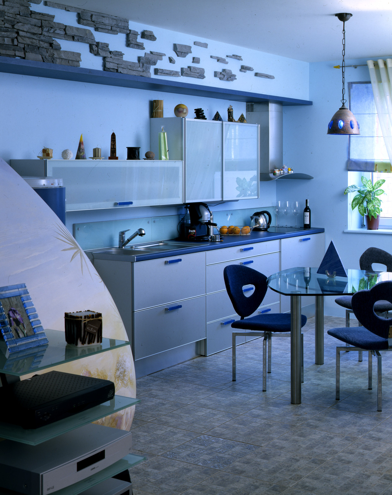 Обложка проекта: Квартира. Жизнь в фантазиях. The apartment is. Life in fantasy.