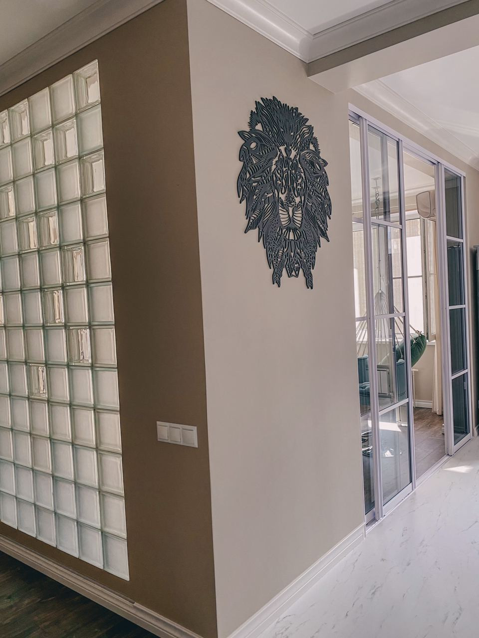 Установка плинтуса и карниза. Жилой квартал «Сколковский»