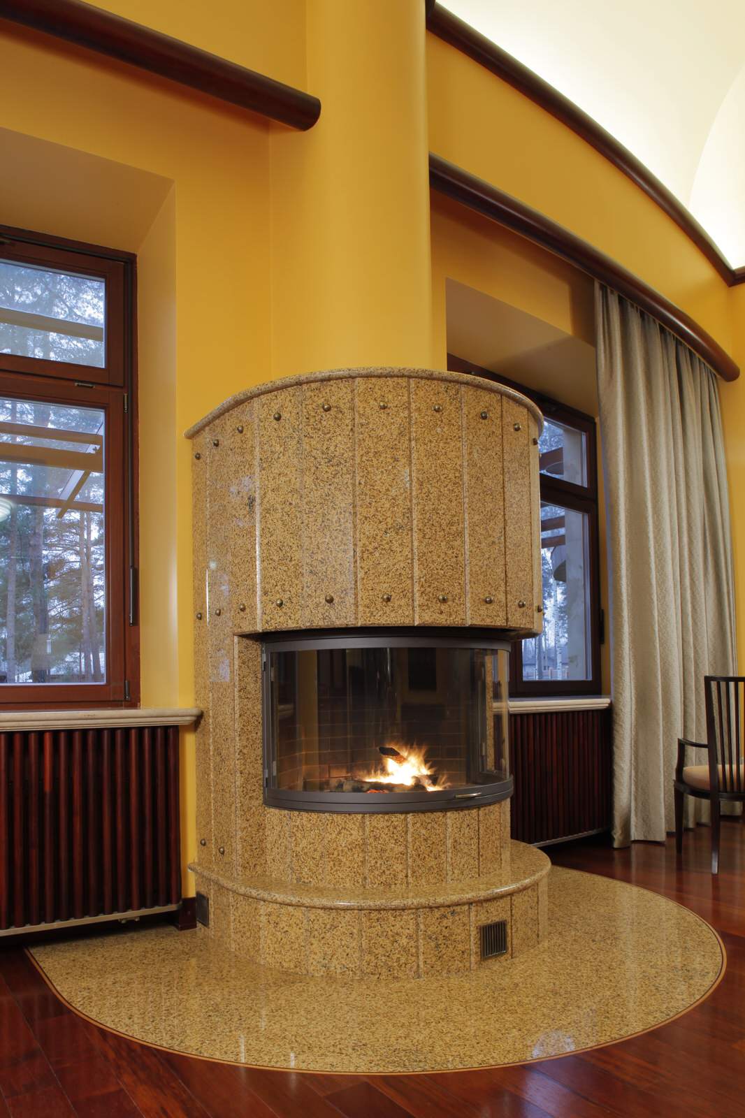 Вилла г-на К. Интерьер холла и гостинной.