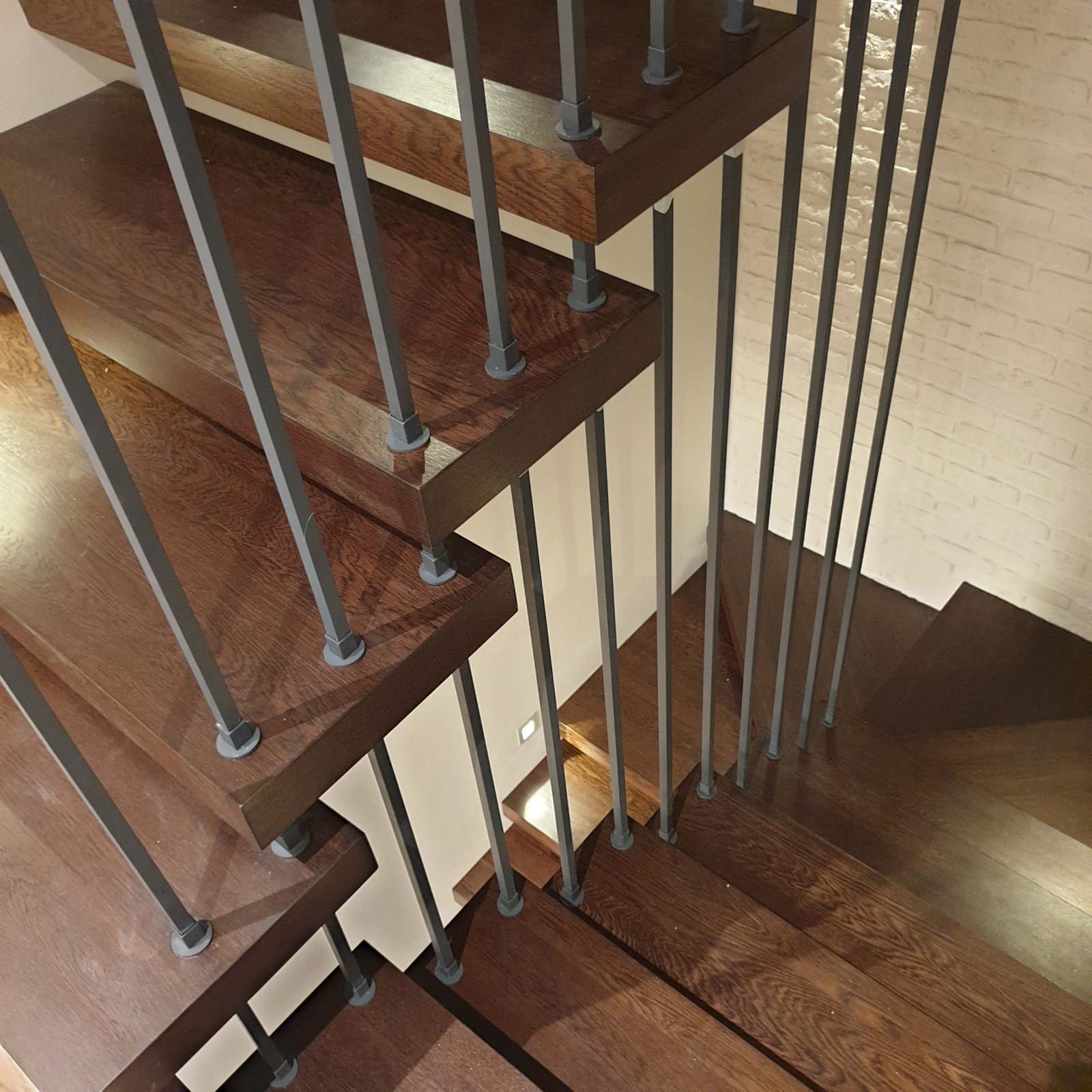 Лестницы из металла