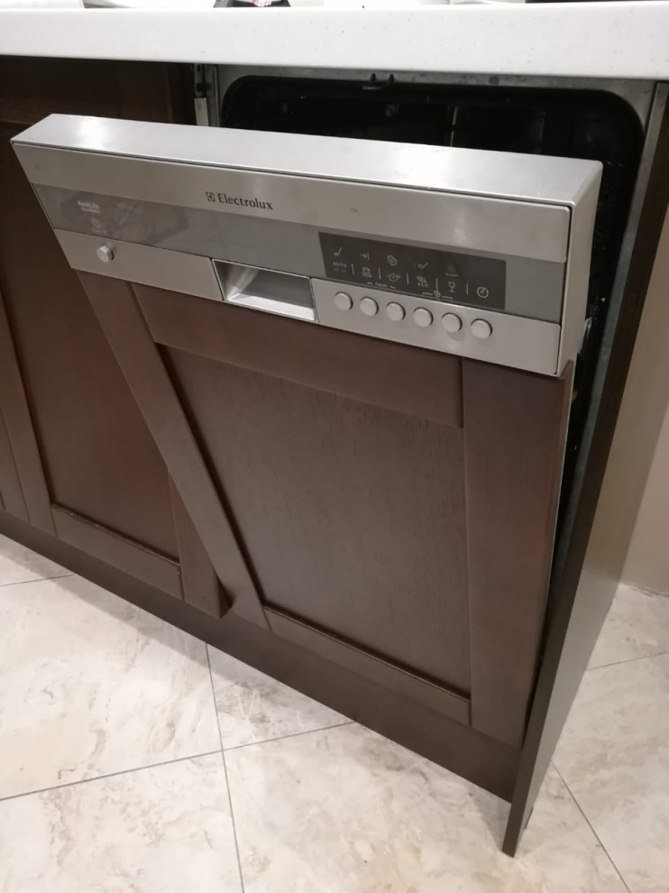 Кухня городская классика из массива дуба для г.Ноябрьска