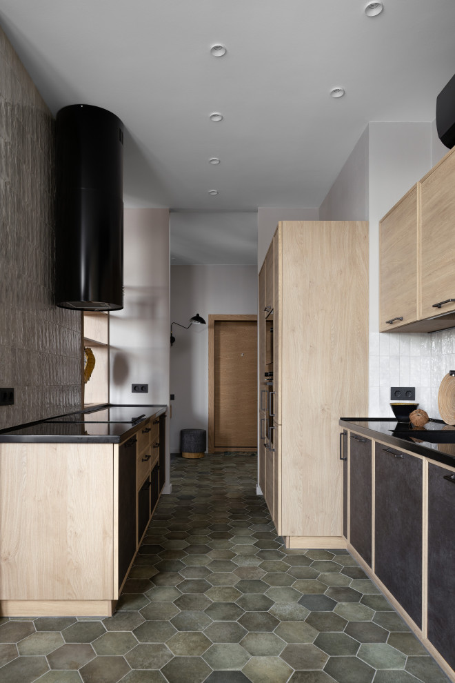 квартира с попугаями