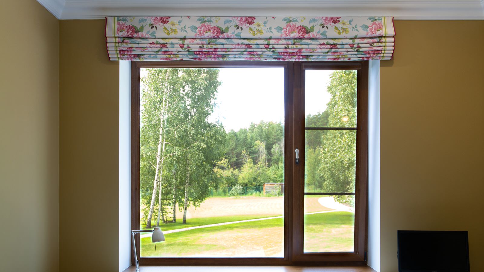 Обложка проекта: Миникассета в сочетании с римской шторой