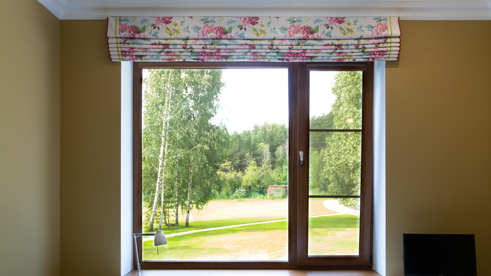 Обложка проекта: Миникассета в сочетании с римской шторой