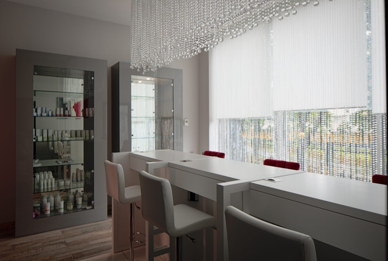 Салон "Crystal Line & Beauty"