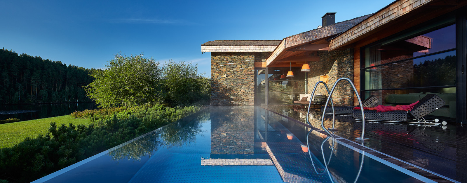 Дом на реке | Barn by a River