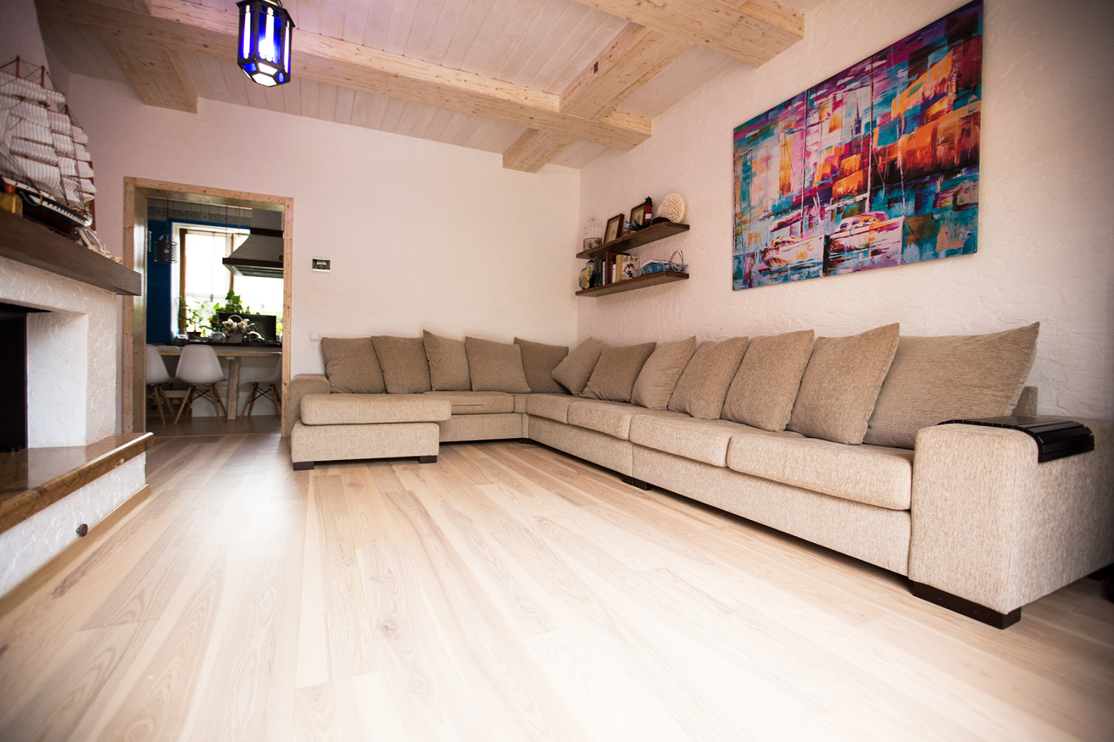 Интерьер загородного дома с греческими мотивами. Реализация